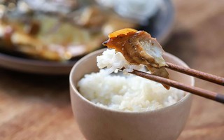 Cá nấu thế này vừa khử được mùi tanh tuyệt đối lại ngon đậm đà, ai ăn cũng thích