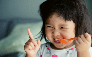 Sữa chua cung cấp nhiều dưỡng chất cho trẻ nhỏ nhưng cha mẹ nên chú ý 6 điều này để đảm bảo sức khỏe của con