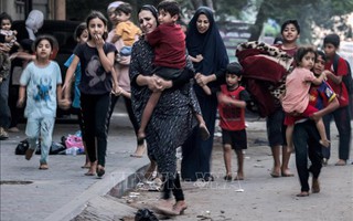 Người dân Gaza đối mặt lựa chọn khó khăn, ở lại chịu bom đạn hay tha hương