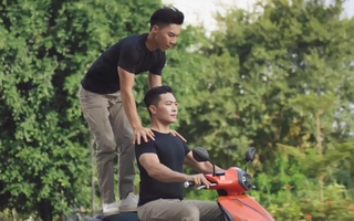 Luật sư lên tiếng vụ Quốc Cơ - Quốc Nghiệp chồng đầu làm xiếc trên xe máy