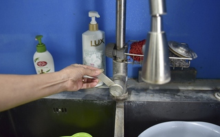 Người dân Khu đô thị Thanh Hà vẫn đang “khát” nước sạch