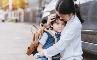 Điều cha mẹ không nên làm khi con đang sợ hãi