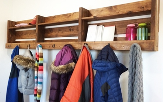 Cách tái sử dụng tấm pallet gỗ thành đồ lưu trữ hiệu quả cho nhà chật
