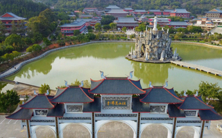 Ngôi chùa cổ nghìn năm tuổi lớn nhất ở Trung Quốc, khách đi bộ cả ngày không hết