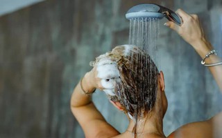 Bác sĩ da liễu tiết lộ 3 vị trí rất bẩn trên cơ thể nhưng lại dễ bị "bỏ quên" khi tắm