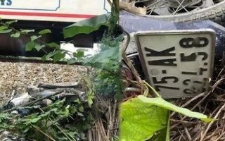 Vượt đường sắt bằng lối đi tự mở, nữ sinh lớp 11 bị tàu hỏa tông chết