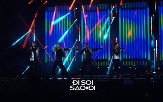 Westlife "khuấy đảo" với liên khúc ABBA: cả khán đài "vỡ tung" với Dancing Queen!