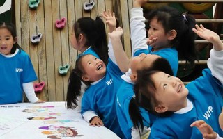 Đừng hỏi "hôm nay con học vui không", chỉ cần nhìn 4 tín hiệu này, bạn sẽ biết tất tần tật tình trạng của trẻ mẫu giáo