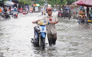 Mực nước lên nhanh, "điểm danh" hàng loạt tuyến đường ở TPHCM có nguy cơ bị ngập