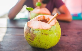 Nước dừa rất tốt nhưng đây là thời điểm nó trở nên độc hại, khiến đường huyết tăng vọt và gây hại thận