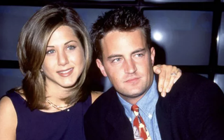 Jennifer Aniston "vật lộn" hậu cái chết của Matthew Perry