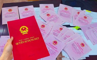 Cảnh báo chiêu lừa đảo "mang sổ đỏ đi tích hợp app VNeID"