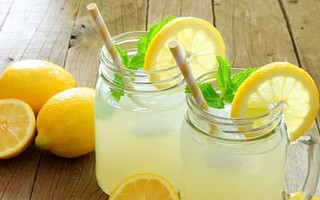 Trà chanh giã tay ‘siêu hot’ khiến giới trẻ thích mê nhưng tránh ngay những sai lầm này kẻo tự ‘hạ độc’ chính mình