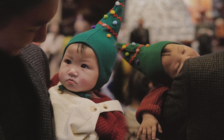 Mẫn Tiên dở khóc dở cười trước khoảnh khắc khó đỡ của con trai khi đưa bé đi chơi Giáng sinh sớm