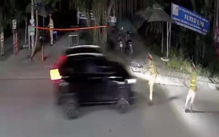 Hà Nam: Bất chấp hiệu lệnh dừng xe, tài xế lái ô tô lao thẳng vào tổ CSGT đang đo nồng độ cồn