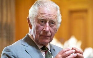 Tiệc Giáng sinh chán ngắt của Vua Charles