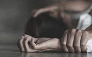 Bắt khẩn cấp thầy giáo hiếp dâm nữ sinh