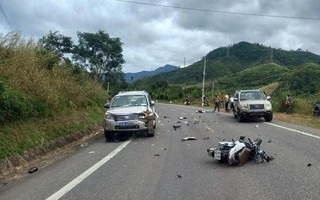 Ô tô biển xanh va chạm với xe máy, 2 người thương vong