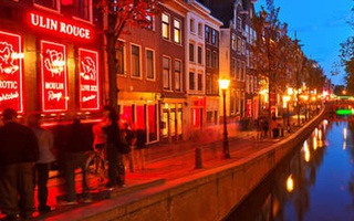 Phố đèn đỏ của Amsterdam trấn áp vấn nạn cần sa