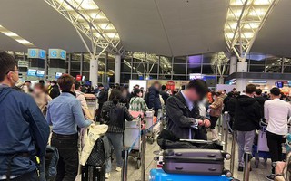 Thực hư thông tin cán bộ hải quan gây áp lực, yêu cầu khách “xuống máy bay xóa bài Facebook”