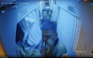 Không dừng xe cho nữ hành khách vệ sinh trên cao tốc, tài xế bị đánh tới tấp