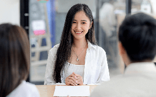 Người phỏng vấn hỏi: Có 5 đèn, tắt 1 đèn còn mấy đèn? Ứng viên trẻ trả lời thông minh, ngay lập tức được nhận