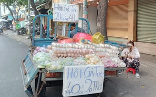 TP HCM: Trứng gà giá rẻ đổ ra đường