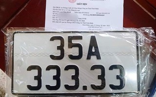 Chủ nhân xe Huyndai i10 bấm trúng biển VIP 333.33