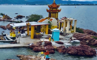 Bí ẩn ngôi tháp nhỏ "mọc" giữa khu đầm diện tích lớn thứ hai ở Việt Nam