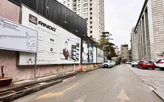 Hà Nội: Người dân băn khoăn vì "đường cong mềm mại" lọt giữa 2 tòa chung cư