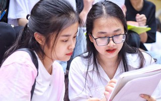 Tranh luận việc có cần thiết công bố đề thi minh họa: Bỏ hay giữ?