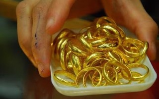 Vàng nhẫn tròn trơn bất ngờ tăng mạnh, người mua lãi đậm