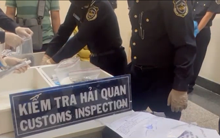 Những chuyến hàng “xách tay” chứa chất cấm - Cố tình hay bị lợi dụng?