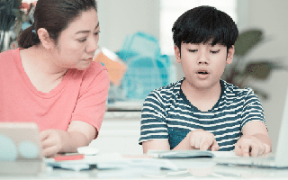 "Con tôi hồi nhỏ thông minh lắm, sao lớn lên lại ngốc nghếch?" - Nghiên cứu chỉ ra 5 thói quen gây hại cho IQ của trẻ