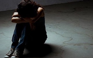 Bị mẹ ép thi lại đại học 9 lần, còn bị ép đâm kim vào tay lấy máu viết chữ, cô gái làm ra hành động dại dột khó lòng tha thứ