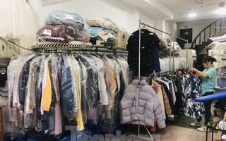 Nồm ẩm kéo dài, dịch vụ giặt là quá tải, thiết bị hút ẩm mini đắt khách