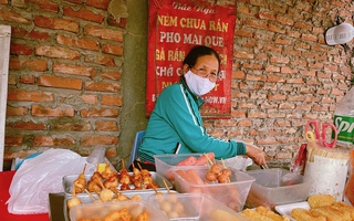 Câu chuyện về người phụ nữ Hà Nội bán nem chua rán nuôi con trưởng thành, nghỉ hẳn 5 tháng đi du lịch 5 nước châu Âu