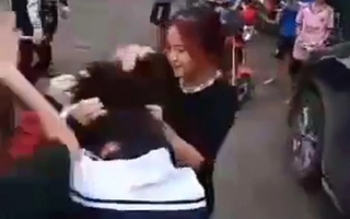 Nữ sinh bị đánh hội đồng ở Đông Anh vẫn hoảng loạn, đang điều trị tại bệnh viện