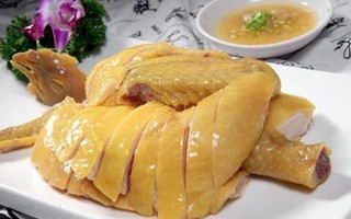Luộc thịt gà cho thêm gia vị này sẽ ngon ngọt, da vàng óng và không bị nứt