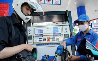 Giá xăng RON 95 tăng lên hơn 23.000 đồng/lít