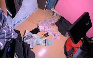Đậu ôtô ven đường, tá hỏa phát hiện bị mất dây chuyền vàng 400 triệu đồng