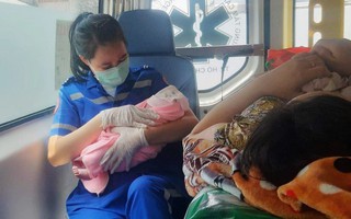 Sản phụ đẻ rớt trong nhà tắm: 2 mẹ con sức khỏe ổn định