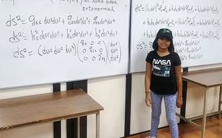 Cô bé 11 tuổi bị tự kỷ có IQ cao hơn cả Albert Einstein