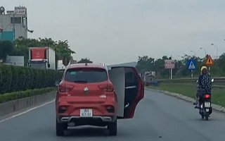Xử phạt, tước giấy phép lái xe nữ tài xế mở cửa ô tô khi đi trên Quốc lộ 1A