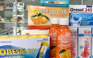 3 nguyên tắc cha mẹ cần biết khi cho trẻ uống Oresol