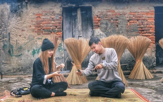 Độc đáo nghề làm hương trám đen làng Chóa