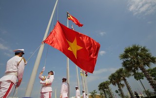 Khoảnh khắc quốc kỳ Việt Nam tung bay ở SEA Games 32