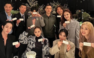 Khung hình 'quyền lực' nhất hôn lễ Lee Da Hae - Se7en: Nữ thần nhan sắc Dara và G-Dragon cũng phải chào thua visual của Lee Soo Hyuk
