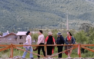 5 người phụ nữ không mong đợi vào tình yêu góp tiền mua biệt thự 10 tỷ ở quê để sống chung, dưỡng già với tuyên ngôn ‘độc thân một cách xứng đáng!’