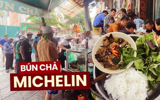 Khách du lịch chấp nhận kéo vali chờ cả tiếng ăn bún chả Michelin, quán huy động 10 nhân lực cũng không kịp phục vụ